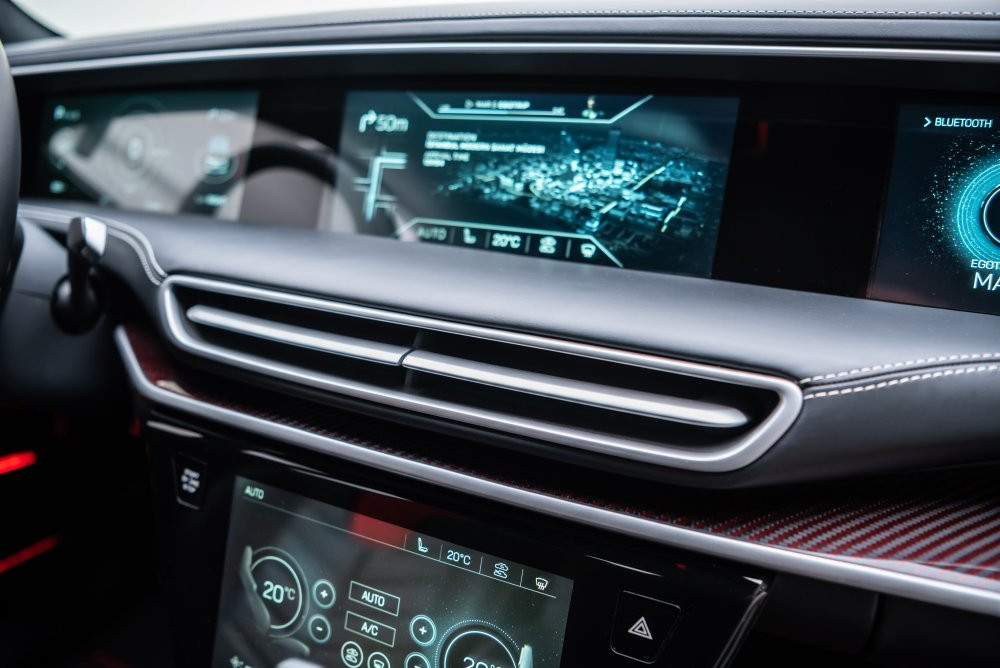 Devrim'den sonra bir ilk 'yerli' otomobil sahneye çıktı! - Resim : 8