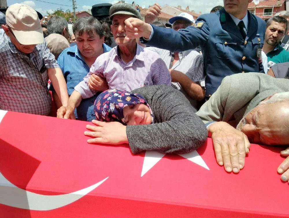 Türkiye şehitlerini sonsuzluğa uğurluyor! - Resim : 5