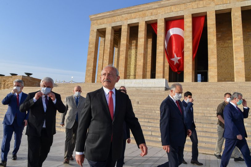 Kılıçdaroğlu uzlaşmacı tavrı ile Anıtkabir'de krizi önledi - Resim : 1