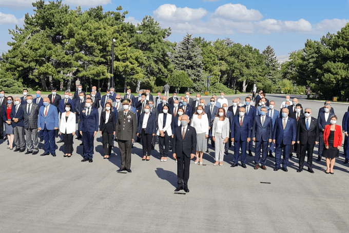 CHP Ata'nın huzuruna çıktı - Resim : 1