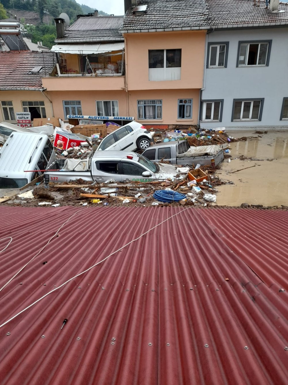 HES patladı ilçe sular altında kaldı: 1 ölü - Resim : 2