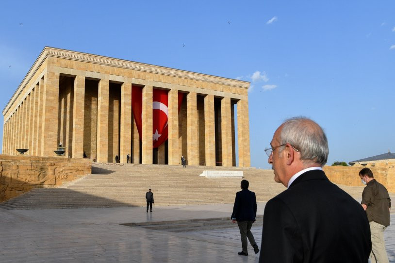 Kılıçdaroğlu uzlaşmacı tavrı ile Anıtkabir'de krizi önledi - Resim : 2