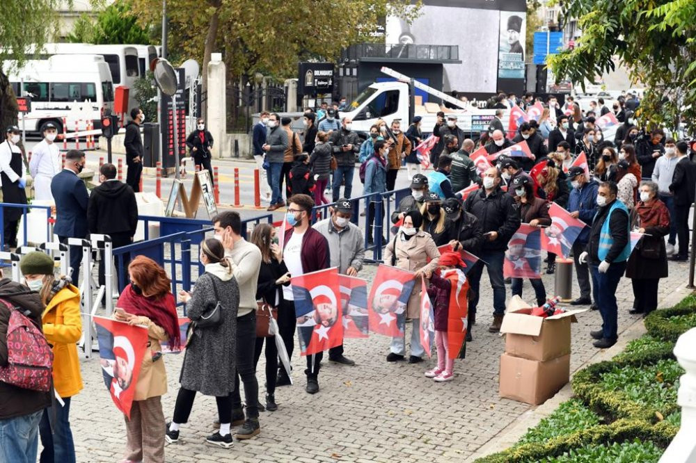 09:05'te Dolmabahçe'de hayat durdu - Resim : 2