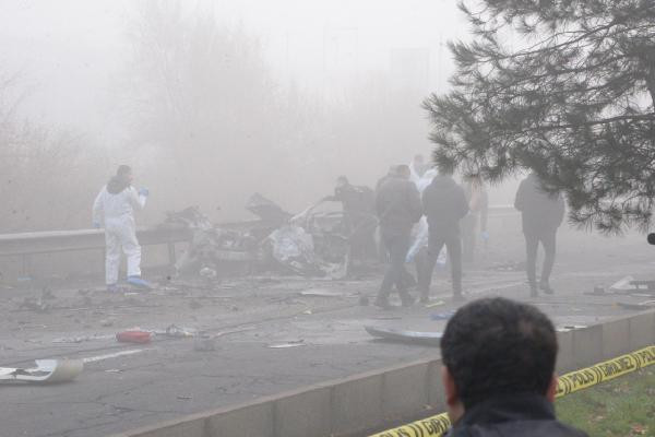 Diyarbakır'da polis servisine bombalı saldırı - Resim : 3