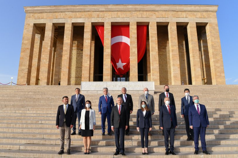 Kılıçdaroğlu uzlaşmacı tavrı ile Anıtkabir'de krizi önledi - Resim : 4