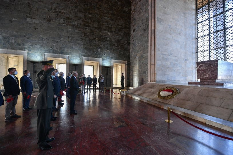 Kılıçdaroğlu uzlaşmacı tavrı ile Anıtkabir'de krizi önledi - Resim : 5