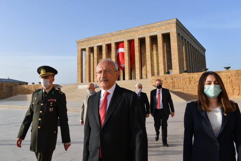 Kılıçdaroğlu uzlaşmacı tavrı ile Anıtkabir'de krizi önledi - Resim : 6