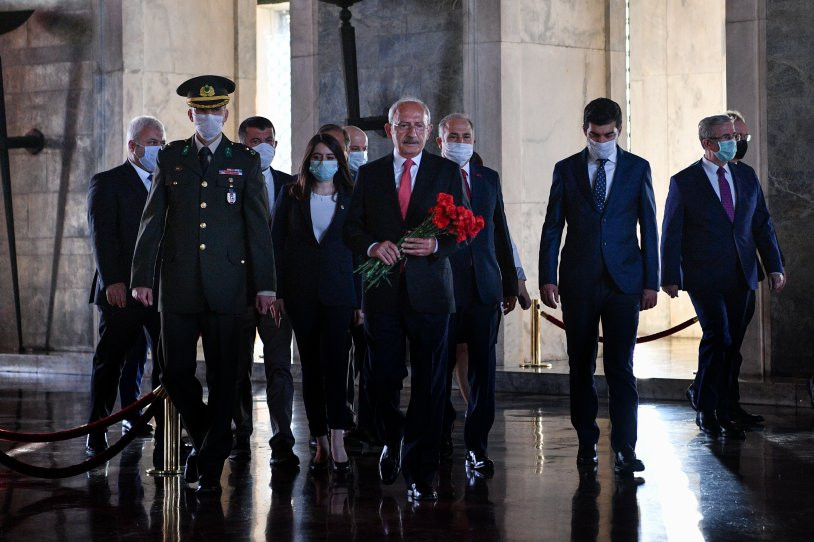 Kılıçdaroğlu uzlaşmacı tavrı ile Anıtkabir'de krizi önledi - Resim : 7