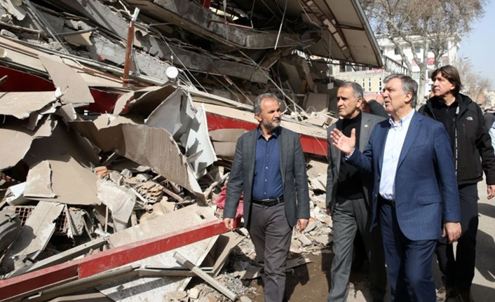Abdullah Gül deprem bölgesinde açıklamalarda bulundu - Resim : 1