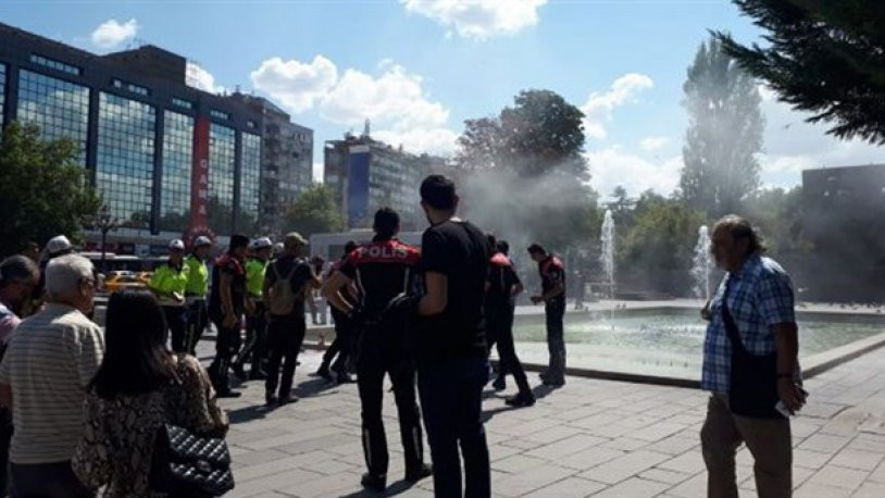 Ankara'nın göbeğinde kendini ateşe verdi - Resim : 1