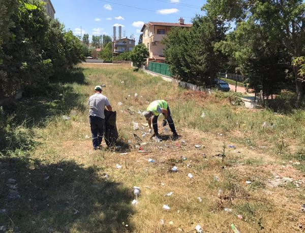 Bu kadar da olmaz: Çocuk bezlerini kuma gömdüler - Resim : 2