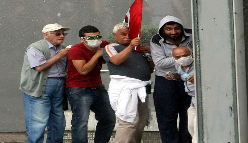 Gezi Eylemleri'nin sembol fotoğrafından bir kişi eksildi - Resim : 2