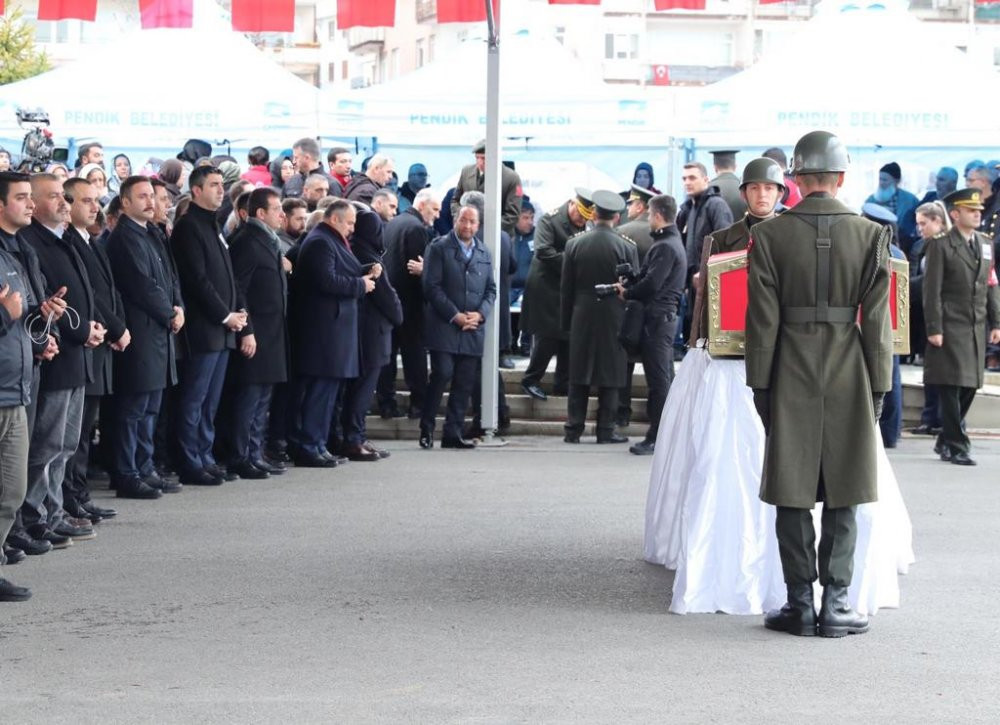 İBB ve Kartal Belediye Başkanı, şehit askerin cenaze törenine katıldı - Resim : 2