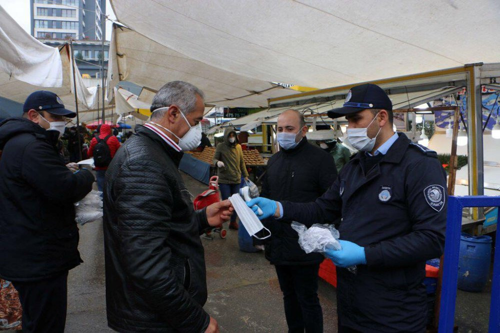 Kartal Belediyesi koronavirüse karşı halka maske dağıttı - Resim : 2