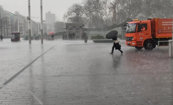 İstanbul'da sağanak ve fırtına etkili oldu - Resim : 2