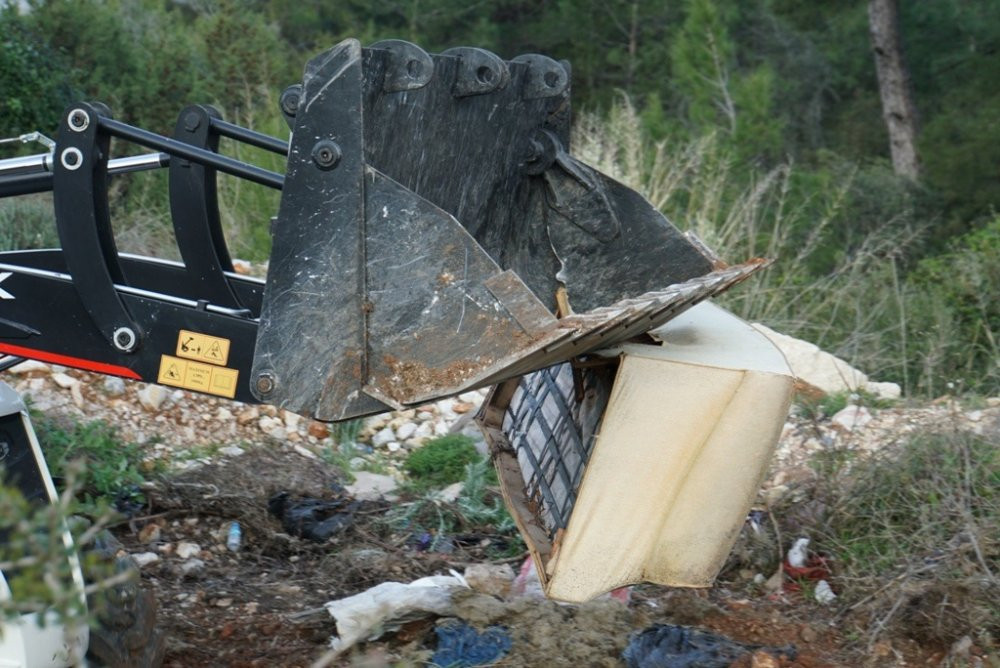 Doğaya atılan 65 ton atık toplandı - Resim : 1