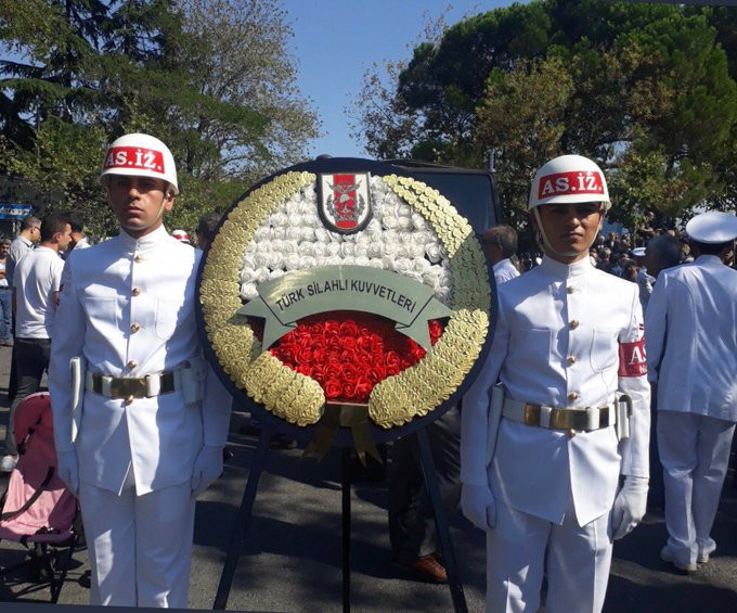 Kumpas mağduru emekli amiral son yolculuğuna böyle uğurlandı - Resim : 8