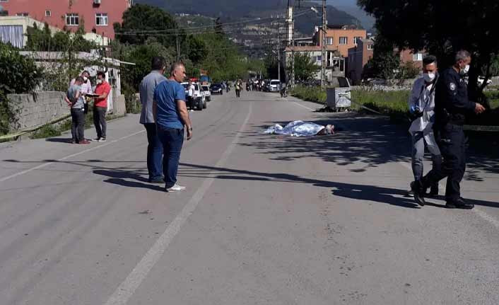 Yüksek sesle konuşma tartışması dehşete dönüştü: 2 ölü 3 yaralı - Resim : 1