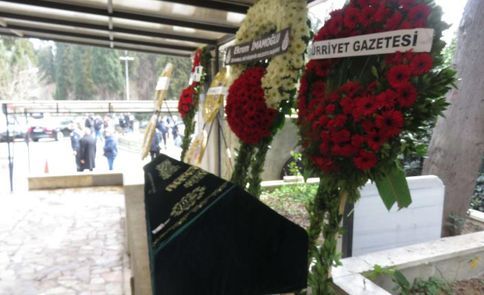 T&uuml;rk basınının duayen ismi Se&ccedil;kin T&uuml;resay son yolculuğuna uğurlandı - Resim : 3