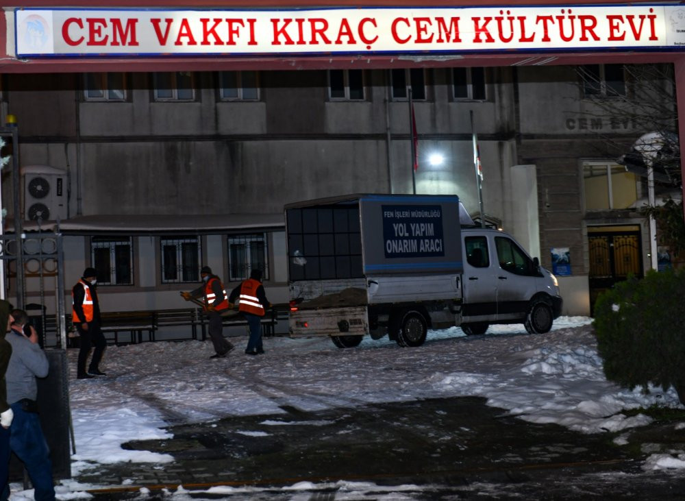 Esenyurt'ta kışla mücadele ekipleri çalışmalarına devam ediyor - Resim : 2