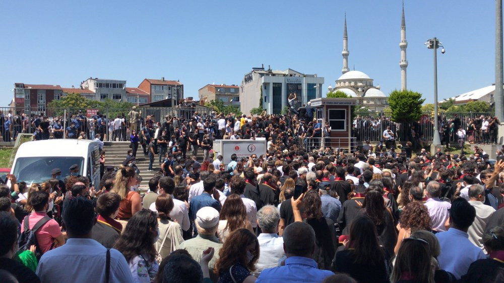 İstanbul Barosu Başkanı Durakoğlu: Hukukçular konuşmasın istiyorlar - Resim : 1