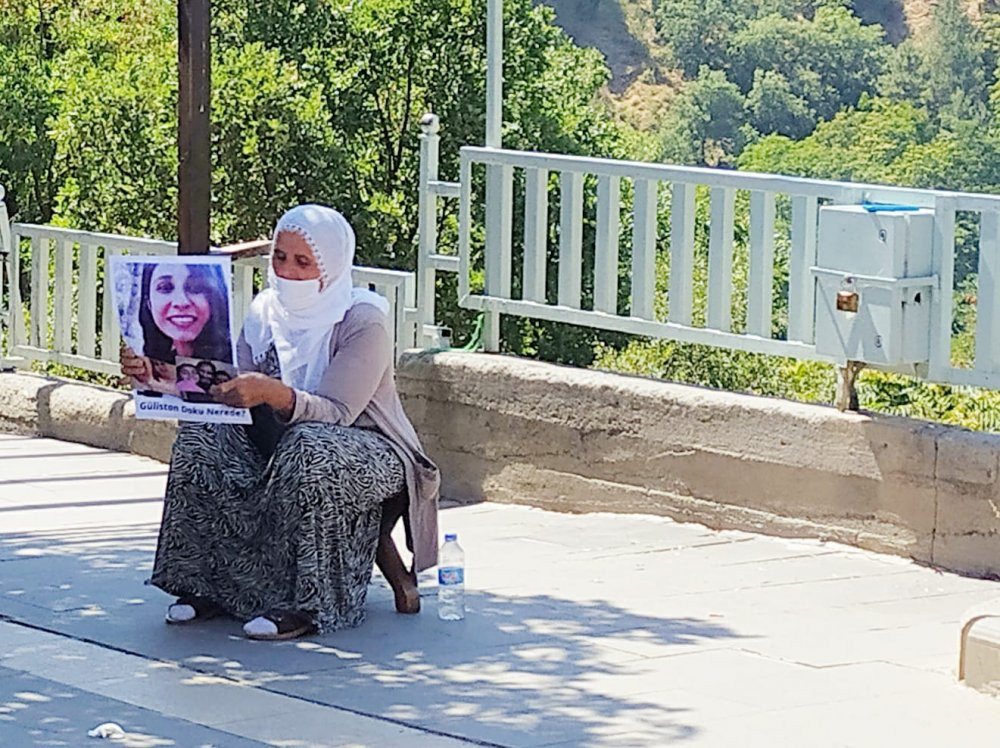 Gülistan'ın annesi ve ablası Tunceli'de oturma eylemi başlattı - Resim : 1