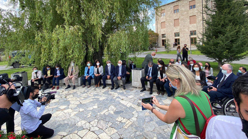 HDP, Meclis bahçesinde oturma eylemi başlattı - Resim : 1