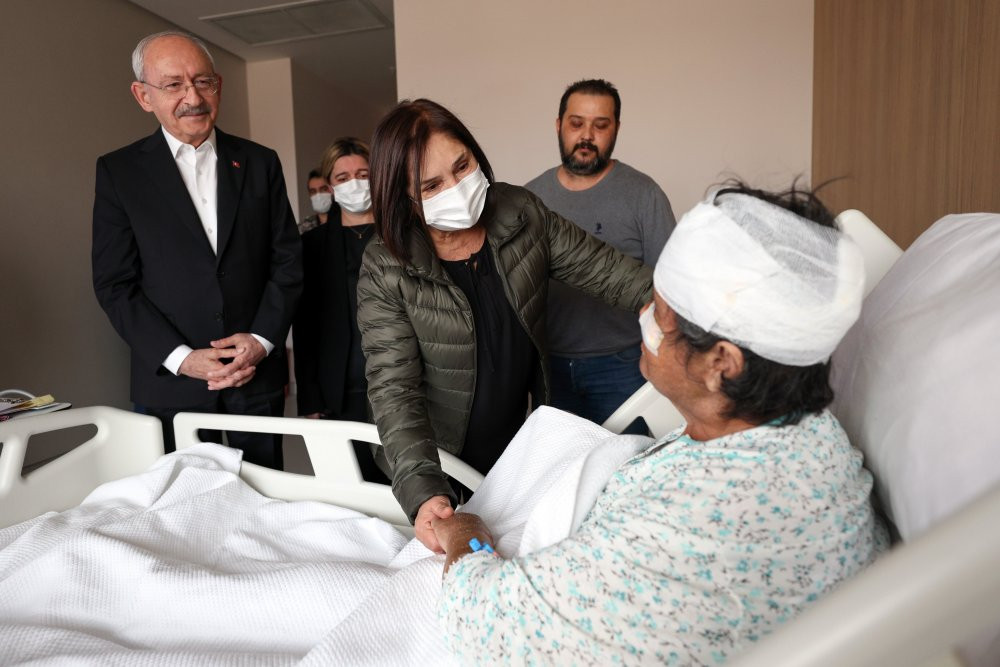 Kılıçdaroğlu, yaralı depremzedeleri ziyaret etti - Resim : 2