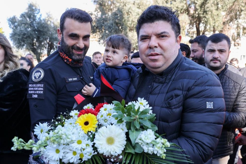 Buca’nın kahramanları evlerine döndü - Resim : 2