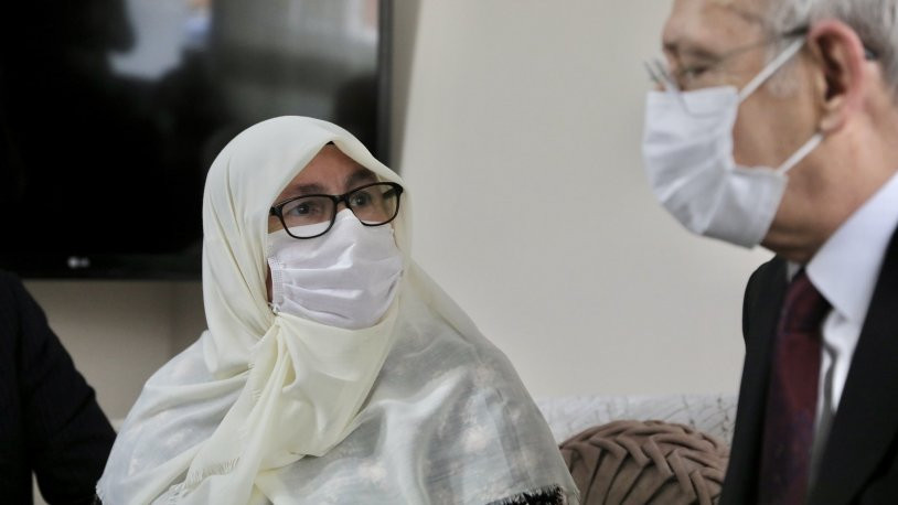 Kılıçdaroğlu ve İmamoğlu'ndan 'Mahruze Teyze' ziyareti - Resim : 2