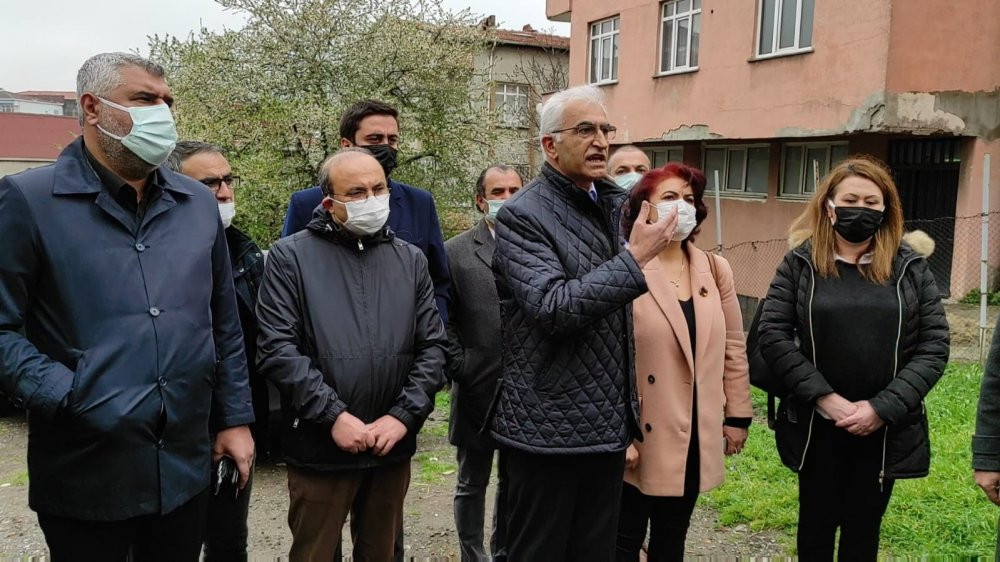 Halkın silahla tehdit edildiği mahalleye giden CHP'li vekilden flaş açıklama - Resim : 1