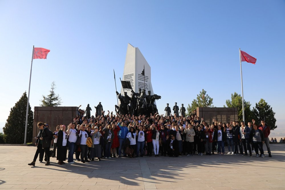 Muğlalı kadınlar Anıtkabir'e çıkarma yaptı - Resim : 1