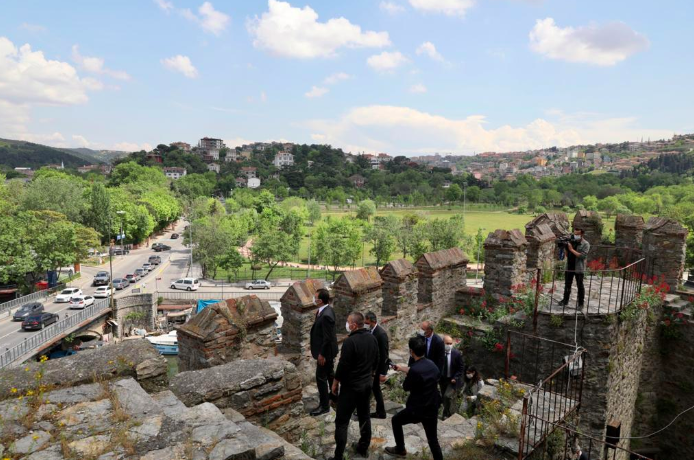 İmamoğlu, AKP'nin ihmal ettiği tarihi surları ziyaret etti - Resim : 3