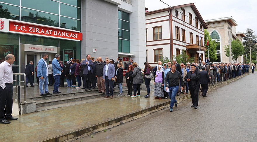 Ekrem İmamoğlu kuyruğu... - Resim : 2