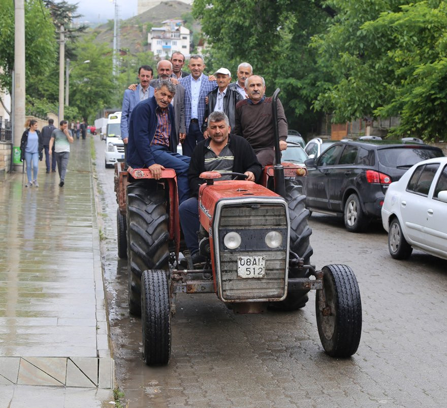 Ekrem İmamoğlu kuyruğu... - Resim : 1