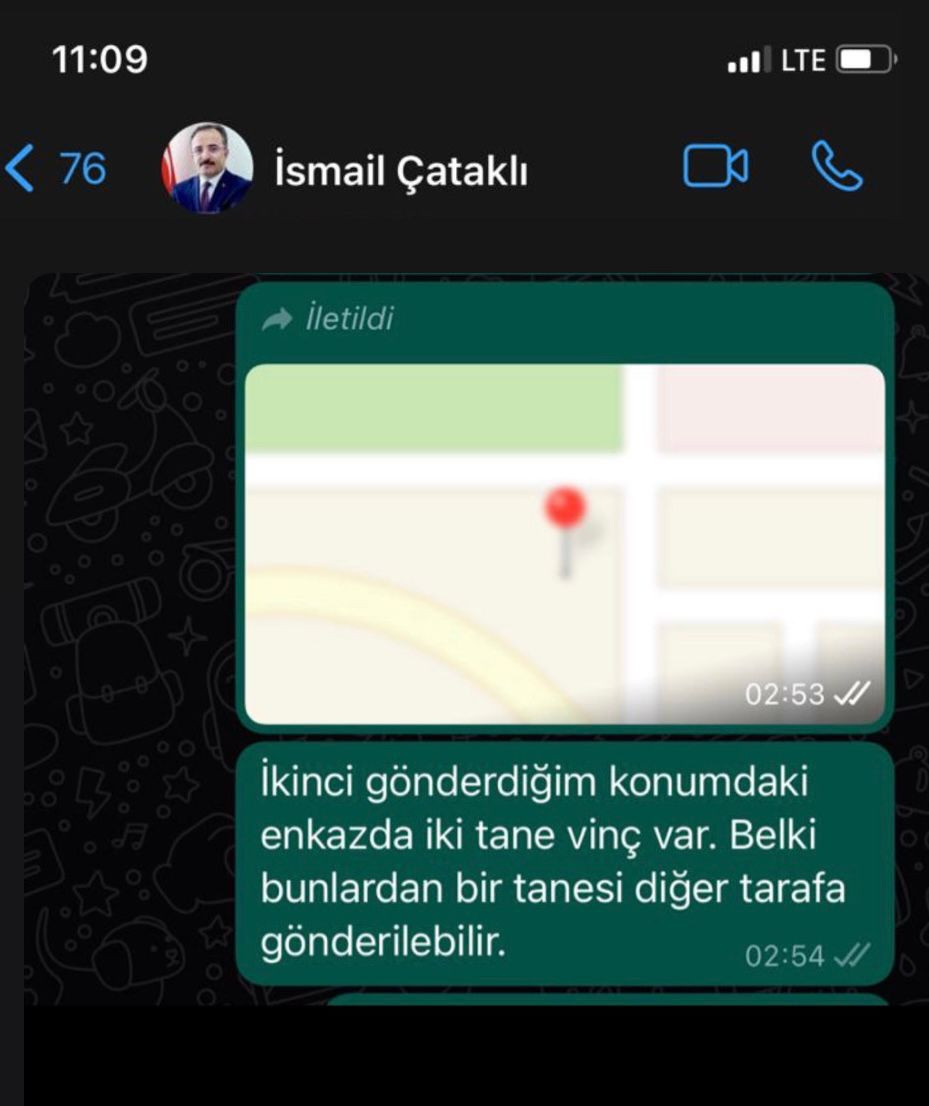 Deprem mağduru yurttaş ağlayarak sordu, AKP'li Canikli telefonla oynadı - Resim : 1