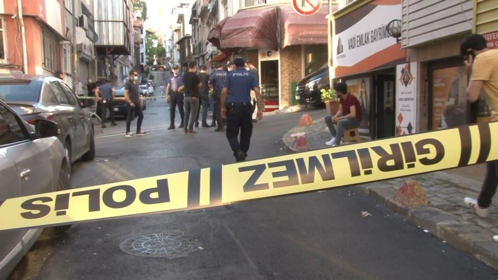 Şişli'de çocuğunu parka götürmek için sokağa çıkan baba silahlı saldırıda öldü - Resim : 2