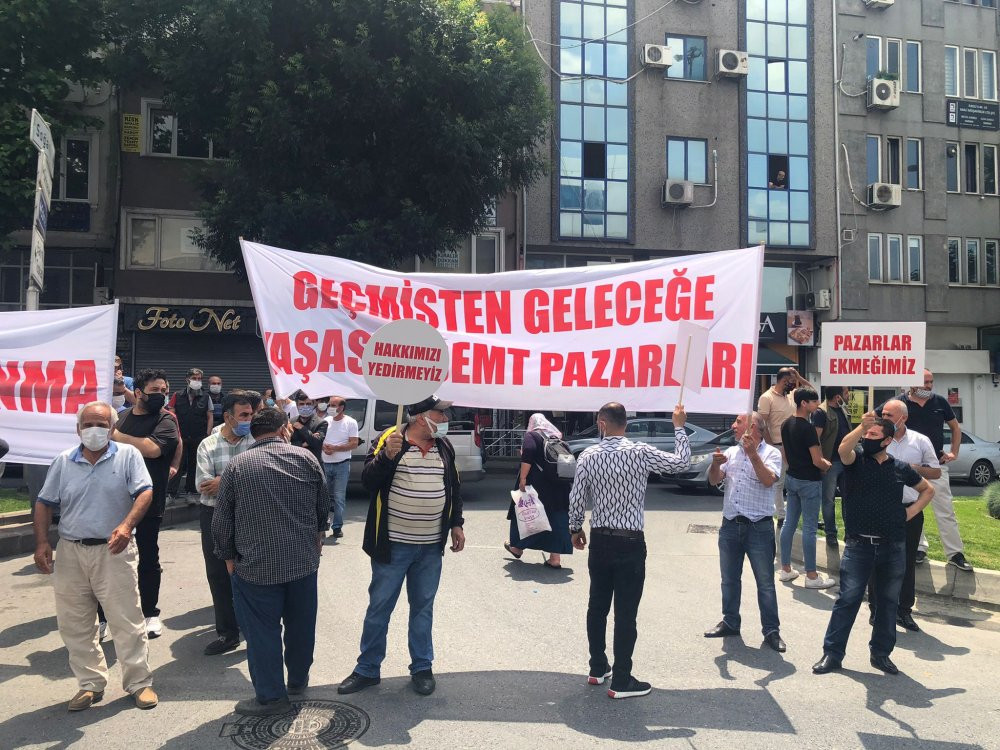 AKP'li belediye başkanı protesto edildi - Resim : 2