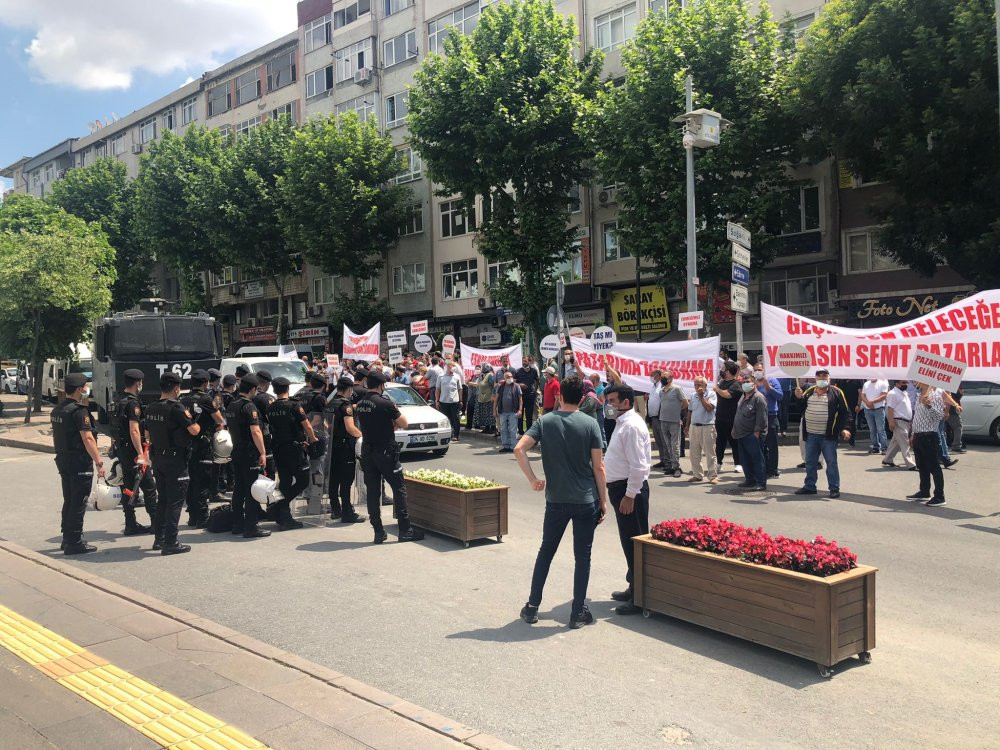 AKP'li belediye başkanı protesto edildi - Resim : 3