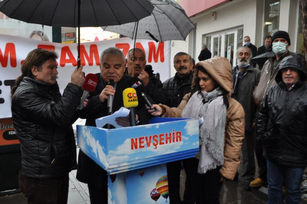 Valilik yasak koymuştu! CHP kent meydanında basın açıklaması yaptı - Resim : 3