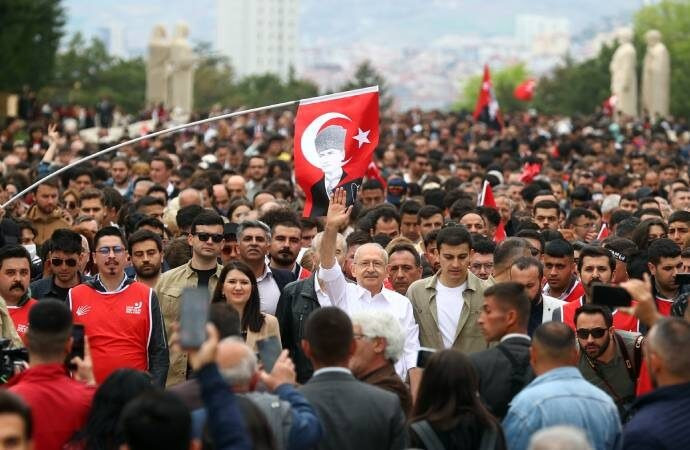 19 Mayıs coşkusu: Kılıçdaroğlu gençlerle birlikte Anıtkabir'e yürüdü - Resim : 1