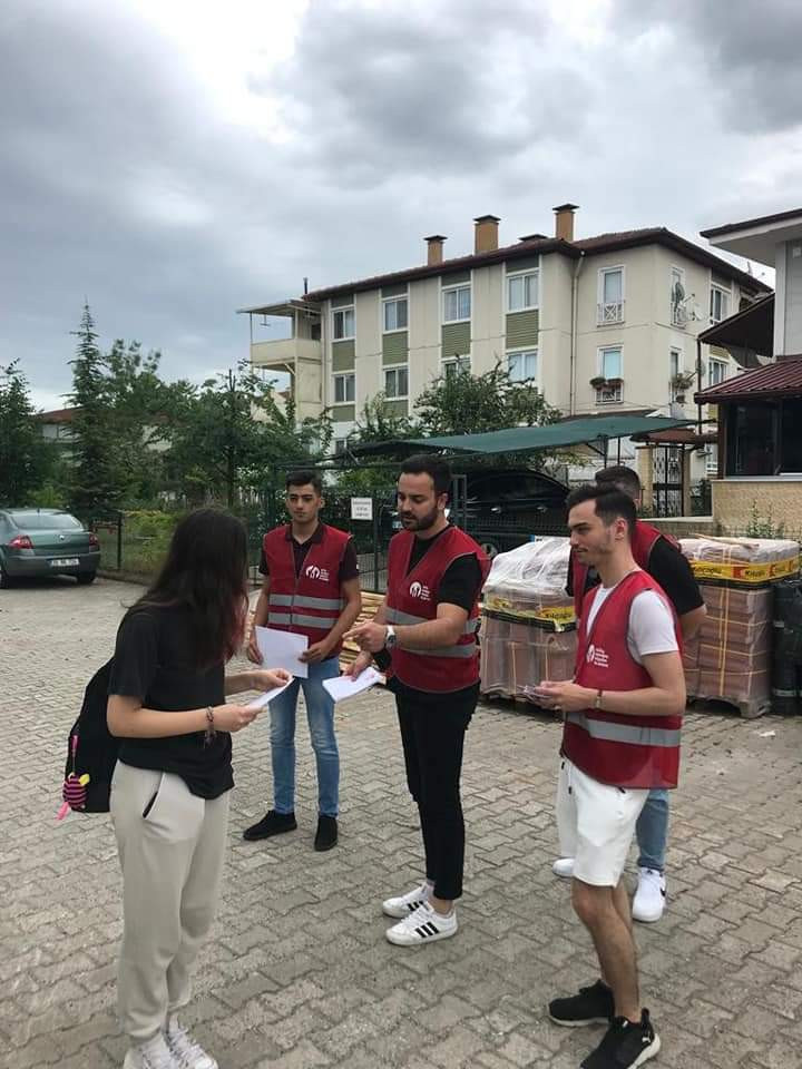 CHP Başiskele Gen&ccedil;lik Kolları &ccedil;alışmalarına tam gaz devam ediyor: Sıkılmayacak esnaf eli, gezilmeyecek ev kalmayacak - Resim : 2