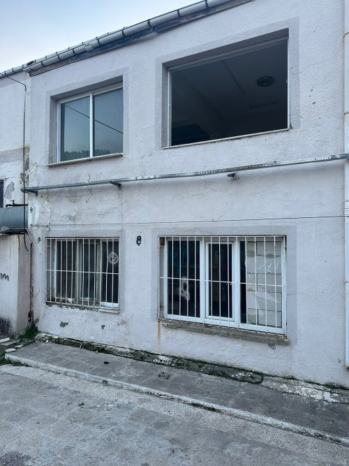 Foça Devlet Hastanesi kaderine terk edildi - Resim : 4