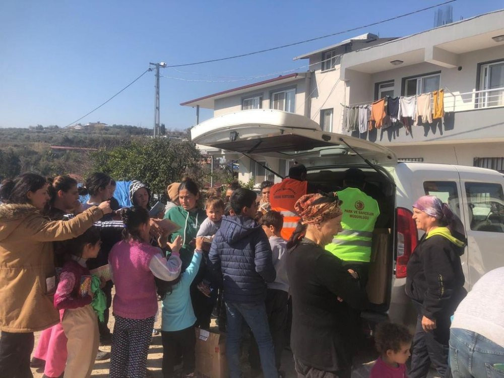 Kartal Belediyesi deprem bölgesinde yardım çalışmalarına devam ediyor - Resim : 2