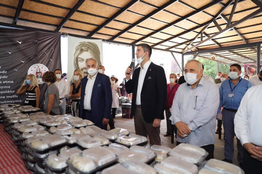 Kartal’da Muharrem ayı dolayısıyla aşure dağıtımı gerçekleştirildi - Resim : 1