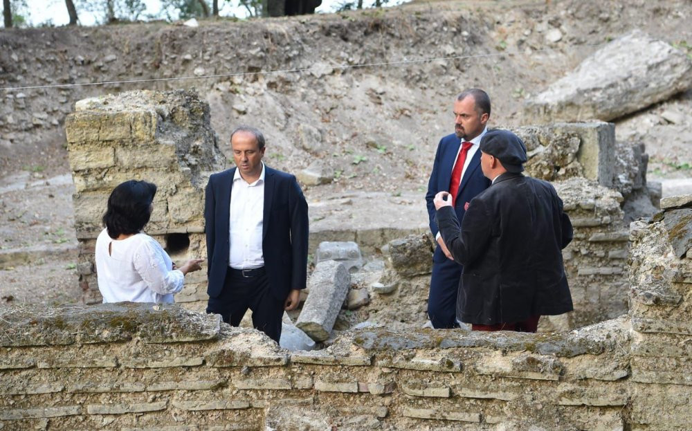 Turan Hançerli ve Polonya Cumhuriyeti Ankara Büyükelçisi, Bathonea'yı ziyaret etti - Resim : 1