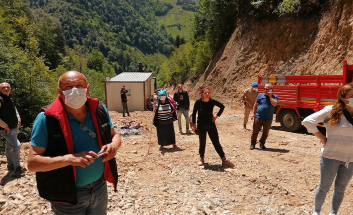 Firma taş ocağı yapımına devam etti, köylü sahaya indi - Resim : 3