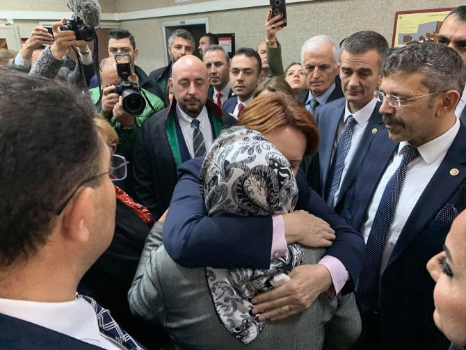 'Erdoğan'a hakaret'ten yargılanan şehit annesi beraat etti - Resim : 1