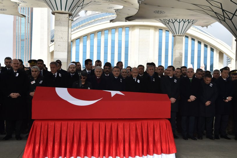 CHP Lideri şehidi son yolculuğunda yalnız bırakmadı! - Resim : 1