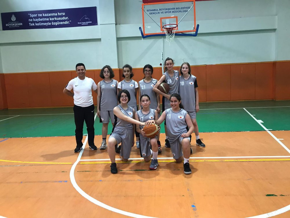 Beylikdüzü'nde şampiyon açık ara farkla Yücel Akkaş Ortaokulu oldu - Resim : 1